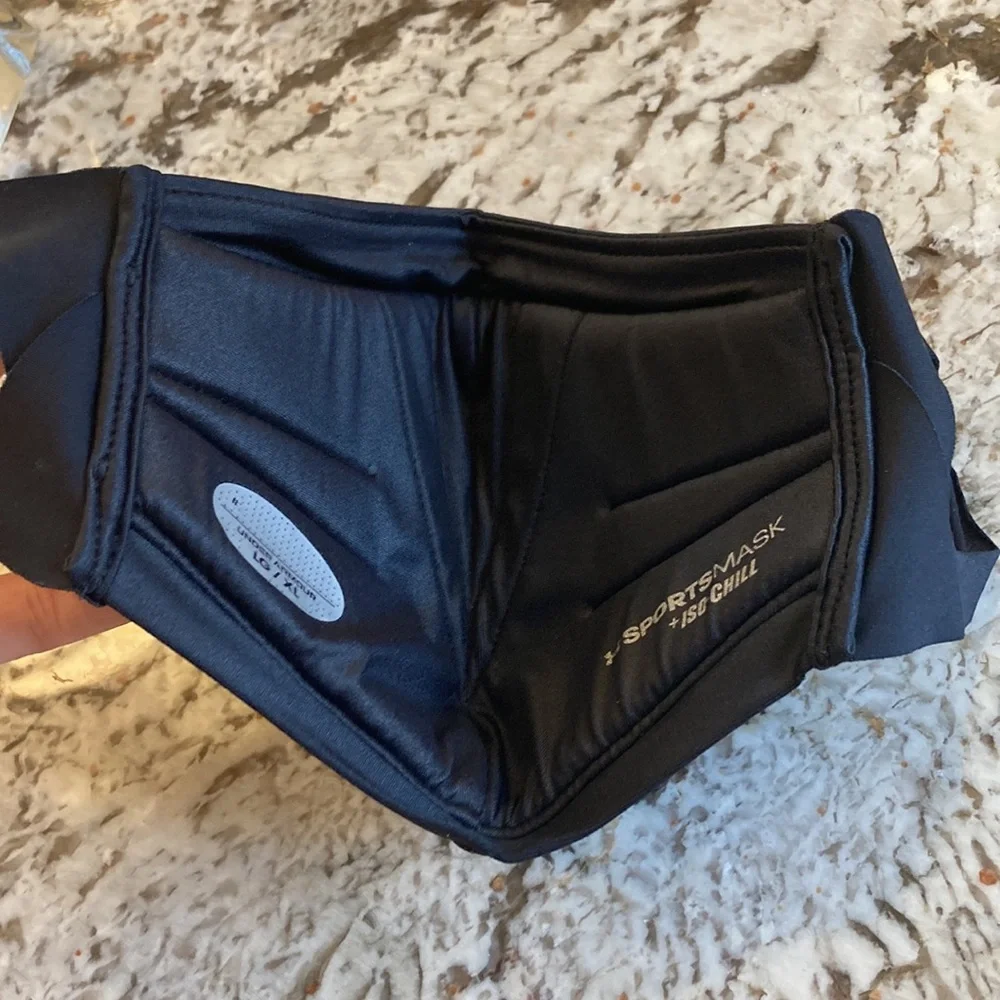 NWOT Under Armour sportsmask